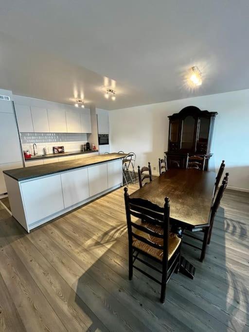 Big Apartment With Parking In 안트베르펜 외부 사진