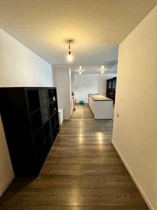 Big Apartment With Parking In 안트베르펜 외부 사진