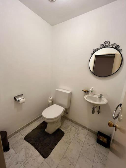 Big Apartment With Parking In 안트베르펜 외부 사진