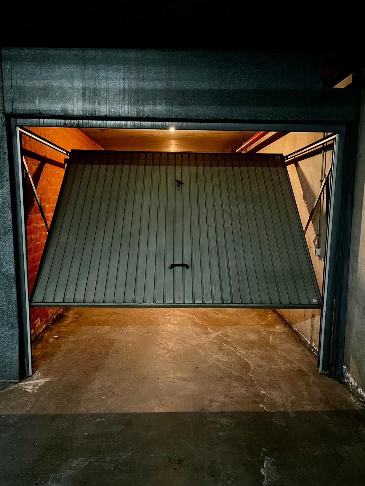 Big Apartment With Parking In 안트베르펜 외부 사진