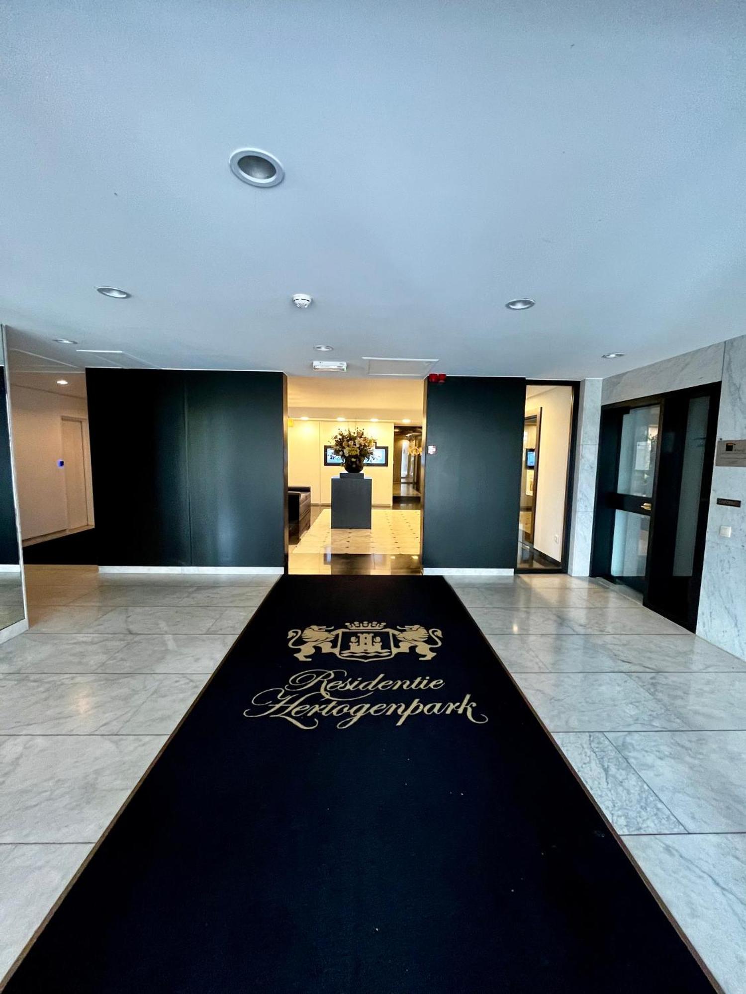 Big Apartment With Parking In 안트베르펜 외부 사진