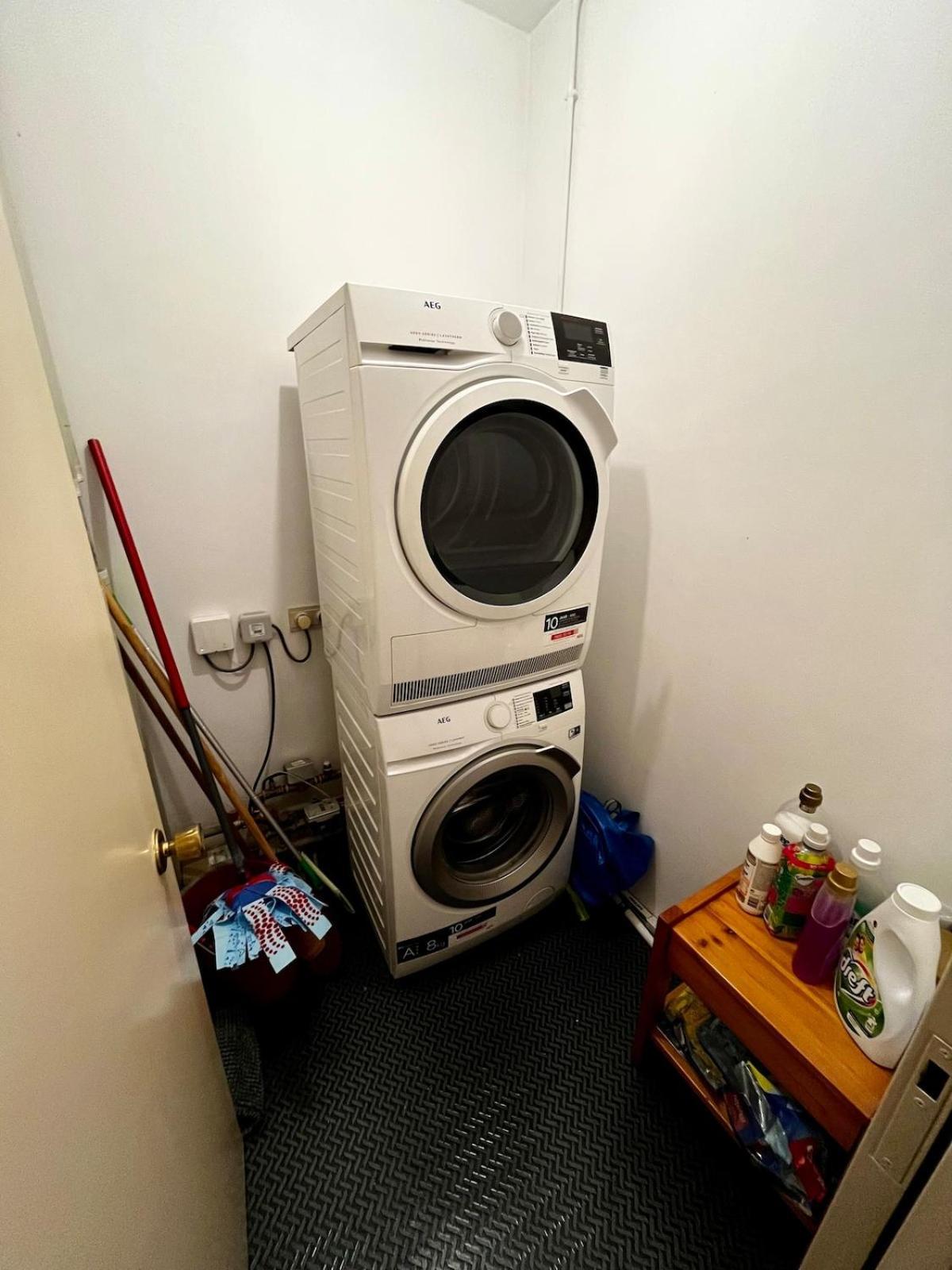 Big Apartment With Parking In 안트베르펜 외부 사진