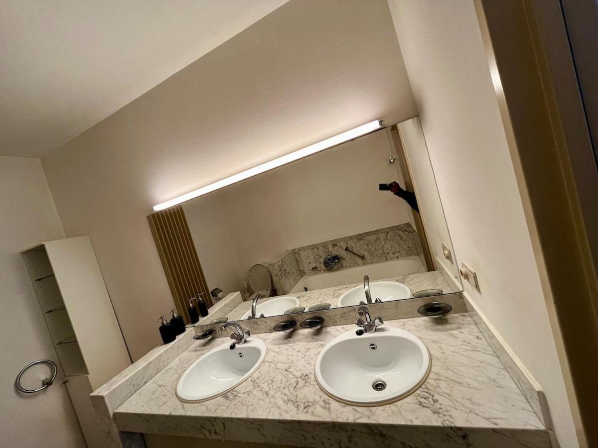 Big Apartment With Parking In 안트베르펜 외부 사진