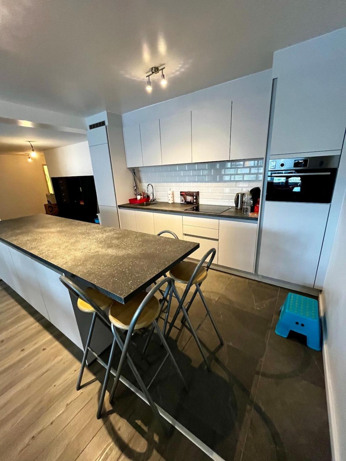 Big Apartment With Parking In 안트베르펜 외부 사진
